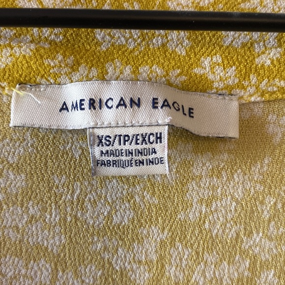 American Eagle Outfitter Cropped Floral Peasant Blouse. - Picture 5 of 6